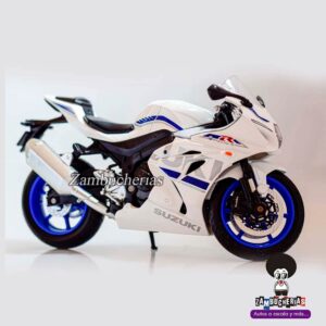 Moto suzuki de coleccion blanca